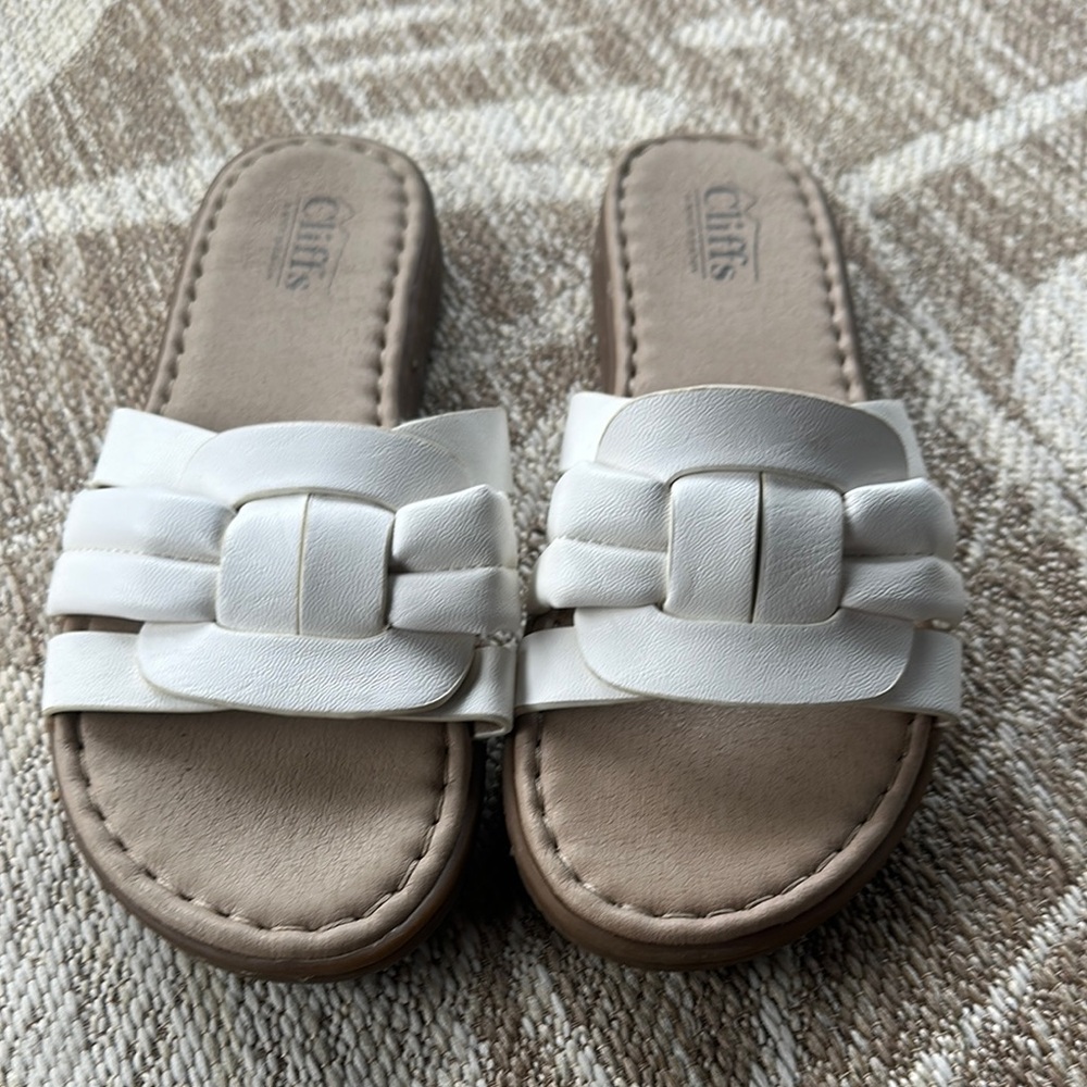Cliffs by WHITE MOUNTAIN White and Tan Slide Sandals with Knotted Detail